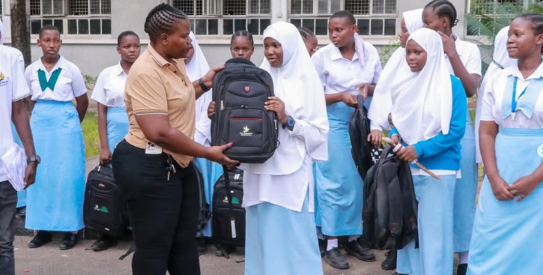 Tete Foundation yagawa mahitaji/vifaa vya shule kwa wanafunzi wa shule ya zanaki sekondari – Jijini Dar es salaam